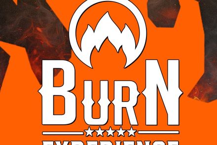 Foto de capa do evento "Burn Experience" contendo o nome do evento em branco com simbolo de chama e cores fortes de fundo 