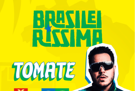 Cartaz do evento "Brasileiríssima", marcado para 13 de junho às 14h na Praça Quatro Elementos. O fundo é amarelo vibrante com detalhes em verde e azul. Traz o nome da atração, "Tomate", e a foto do cantor de óculos escuros no canto inferior direito. O design é decorado com ícones coloridos da cultura brasileira e do futebol, como tucano, bola, camisa 10 e máscara de Carnaval.