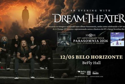 A imagem apresenta os cinco integrantes da banda sentados em uma escadaria de pedra sob um céu dramático em tons de laranja. O texto anuncia a "Turnê de 40 Anos" no dia 12 de maio, no BeFly Hall. O repertório foca no novo álbum Parasomnia e nos 30 anos do clássico A Change of Seasons. No rodapé, constam os logotipos da produtora Liberation e da tiqueteira Fastix.