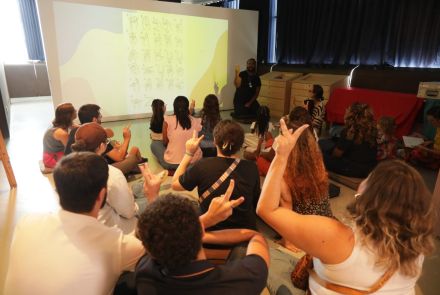 Sábado com Libras: Tradução de Música em Libras - Espaço do Conhecimento UFMG