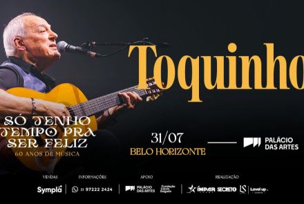 Foto de divulgação do show de turne do cantor Toquinho, contem foto do cantor centralizada e informações como data e local para o evento