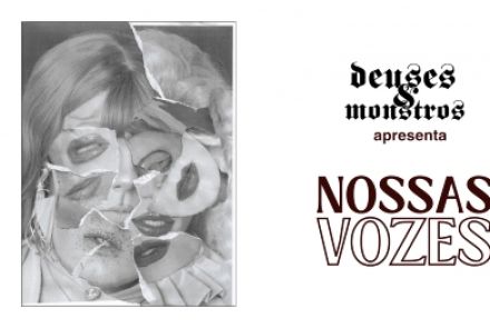 Cartaz horizontal com fundo branco. No lado esquerdo, destaca-se uma arte quadrada em preto e branco no estilo colagem, mostrando um rosto composto por vários pedaços de papel rasgados e sobrepostos que revelam diferentes close-ups de bocas e olhos. No lado direito, o topo traz a assinatura "deuses & monstros apresenta" escrita em uma tipografia gótica preta estilizada. Logo abaixo, o título principal "NOSSAS VOZES" ganha grande destaque em letras maiúsculas escuras, com a palavra "NOSSAS" preenchida em to