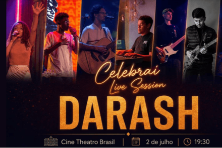 Cartaz de evento musical com fundo escuro e detalhes dourados. Na metade superior, sete fotos em faixas verticais mostram os integrantes da banda Darash tocando e cantando no palco (vocalistas, violonista, tecladista, baixista, guitarrista e baterista).