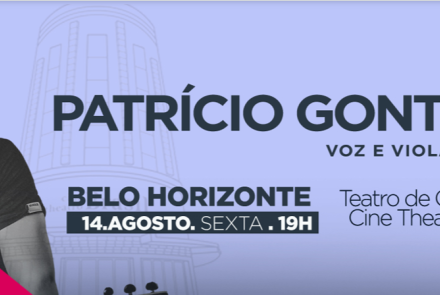 Banner promocional com fundo roxo-claro. À esquerda, foto em preto e branco do cantor Patrício Gontijo, sorrindo e vestindo camiseta preta. Ao centro, lê-se em destaque "PATRÍCIO GONTIJO - VOZ E VIOLÃO". Na parte inferior, as informações do show: "BELO HORIZONTE | 14.AGOSTO. SEXTA . 19H | Teatro de Câmara do Cine Theatro Brasil".
