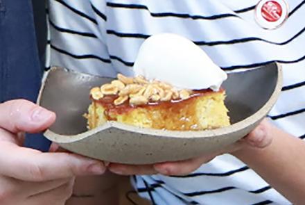 Broa de milho com calda de pé de moleque e sorvete de coco Bruna Martins e Caio Soter Arraial 2021