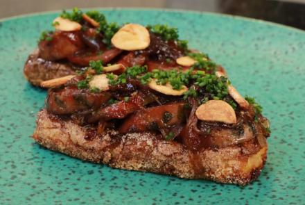 Canjiquinha grelhada na manteiga de garrafa Chefs Bruna Martins e Caio Soter