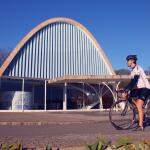 Ciclista e Igreja da Pampulha